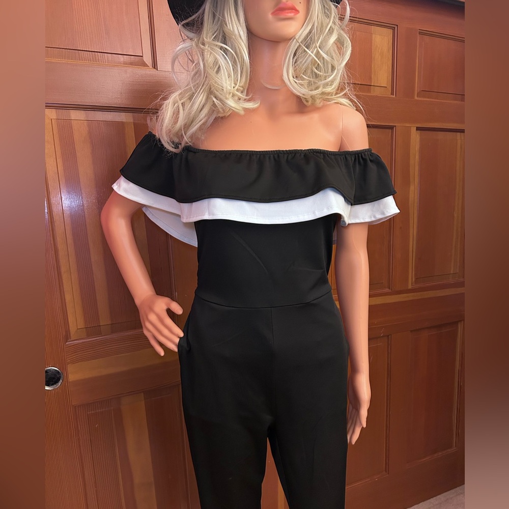 Off Shoulder Slim Fit Short Sleeve Ruffle
Jumpsuit - Picture 3 of 15
